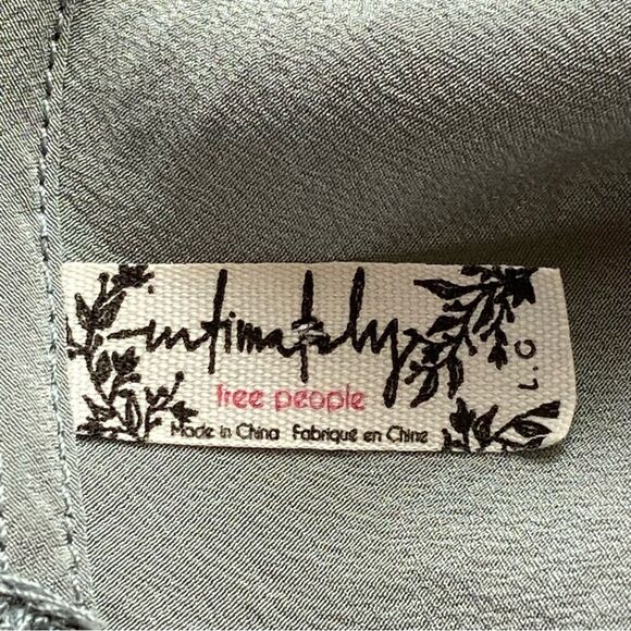 Free People Intimatley Gray Silk V-Neck Sleeveless Blouse Size Large - Picture 8 of 12